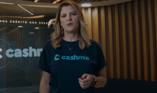 Profisional da CashMe em um vídeo explicativo