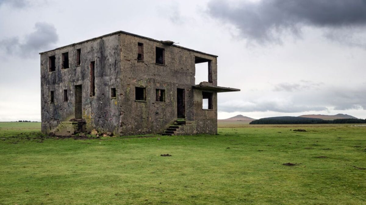 Imóvel de grande porte é descoberto abandonado no Park Way com bens pessoais